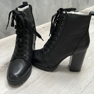 NWOT Lace Up Leather Steve Madden Size 8.5 M